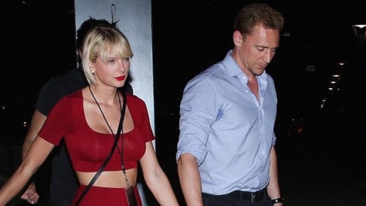 implants swift taylor breast did massive she surgery looks call plastic society completely flat