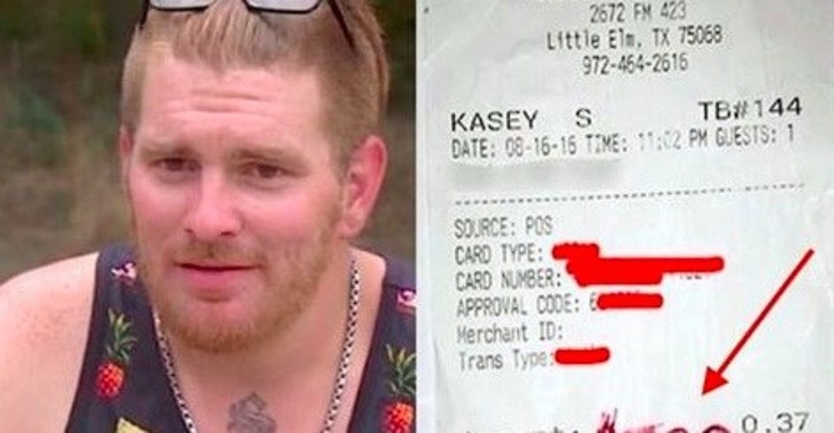 Waiter Caught Off Guard By What Family Scribbled On Receipt (Photo) Promo Image