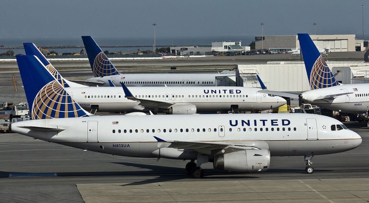 Baby Suffers Inside Sweltering United Airlines Plane (Video) Promo Image