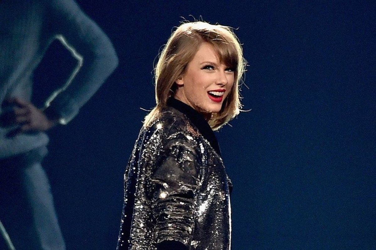 Taylor Swift Sparks Controversy With Nude Clip Video Opposing Views 