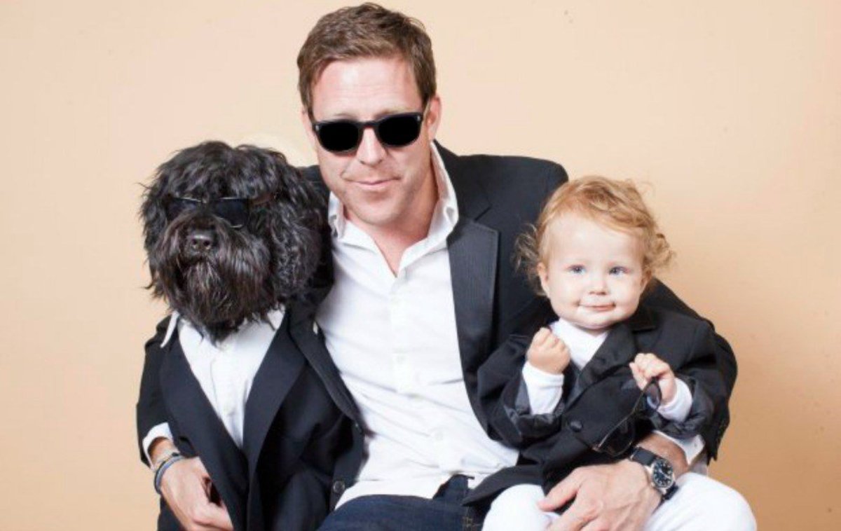 15 Pictures Of Dog-Sitting Dads Promo Image