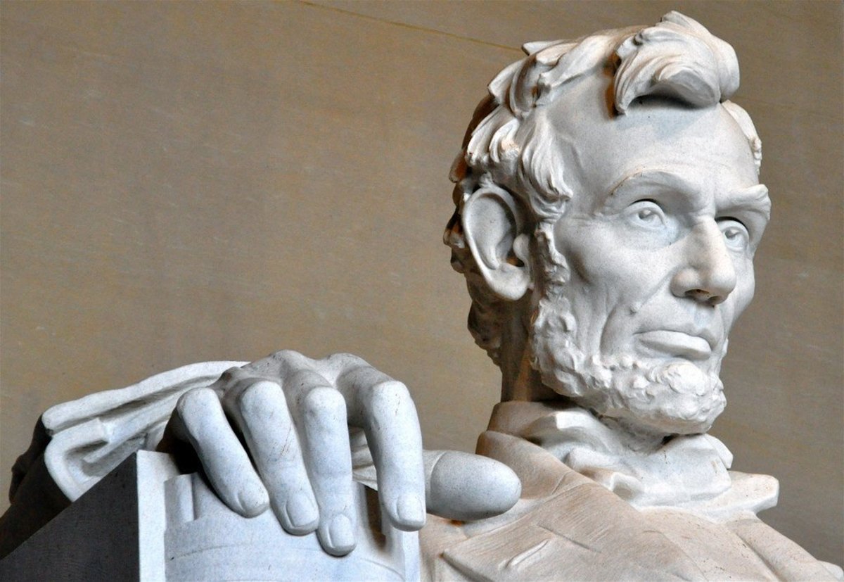 Vandals Leave Explicit Message On Lincoln Memorial (Photo) Promo Image