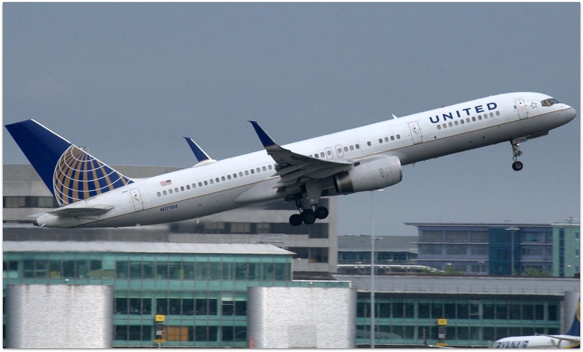 United Airlines Apologizes For Reselling Toddler's Seat (Photos) Promo Image