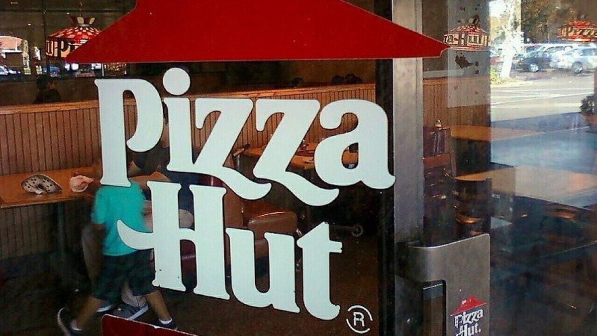 Pizza Hut Workers Warned Against Fleeing Hurricane Irma (Photo) Promo Image