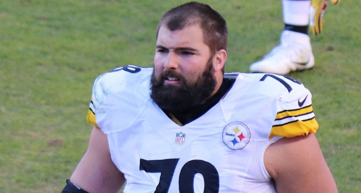 Nfl Player Gives Jersey Profits To Military Charity Photos