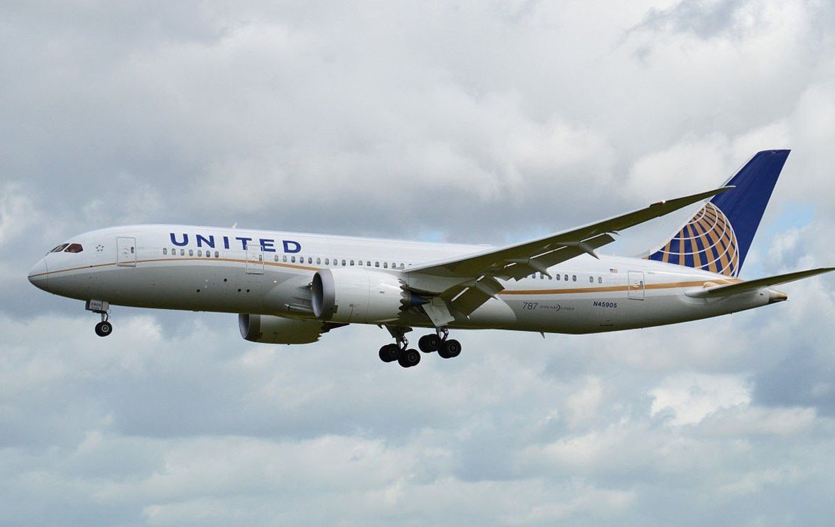 2 Officers Fired For Dragging Doctor Off United Flight Promo Image