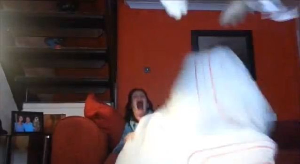 Boyfriend Scares Girlfriend by Setting up 'The Ring' Prank