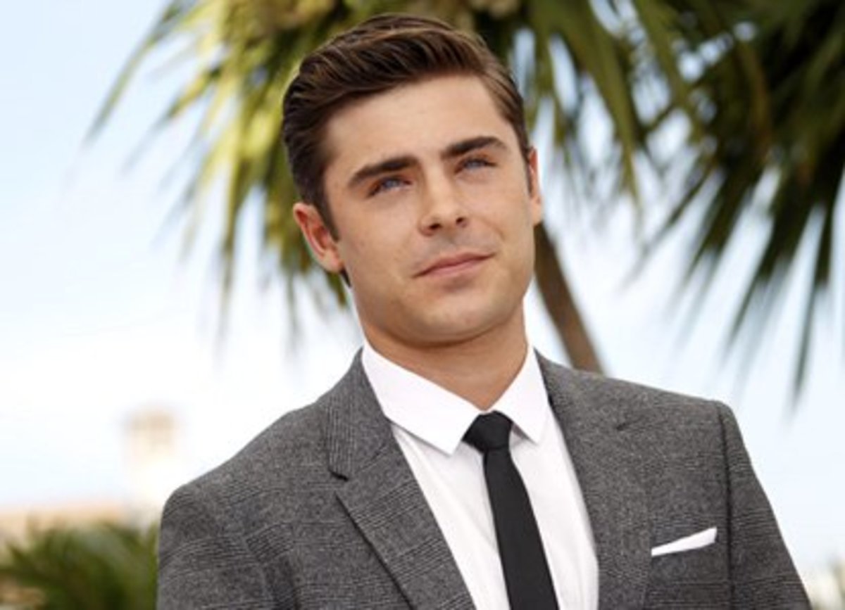 Зак эфрон схватка. Зак Эфрон 2023. Зак гонзаген. Zac Efron young. Зак Эфрон усы.