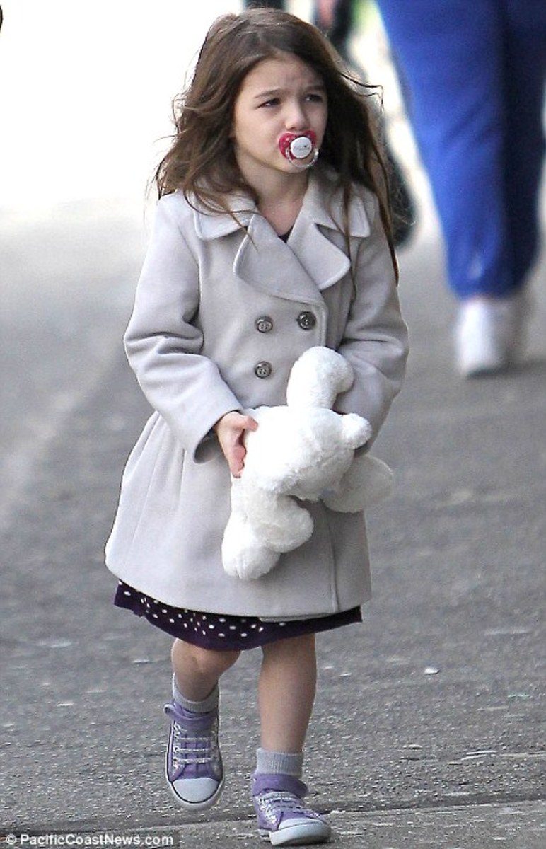 Is 4-Year-Old Suri Cruise Too Old for Pacifier? - Opposing Views