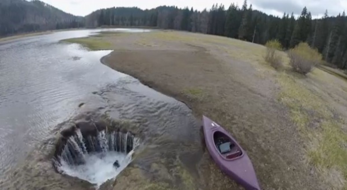 Central Oregon Lake Disappearing Down Mysterious Hole (Video