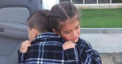 People Stunned To Learn Why Two 9-Year-Olds Were Hugging, Bawling In Each Other's Arms - Vimarsana News