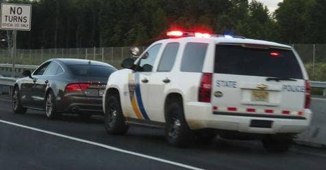 Police Officer Takes Forever To Exit His Patrol Car, Couple Quickly Realize Why - Vimarsana News