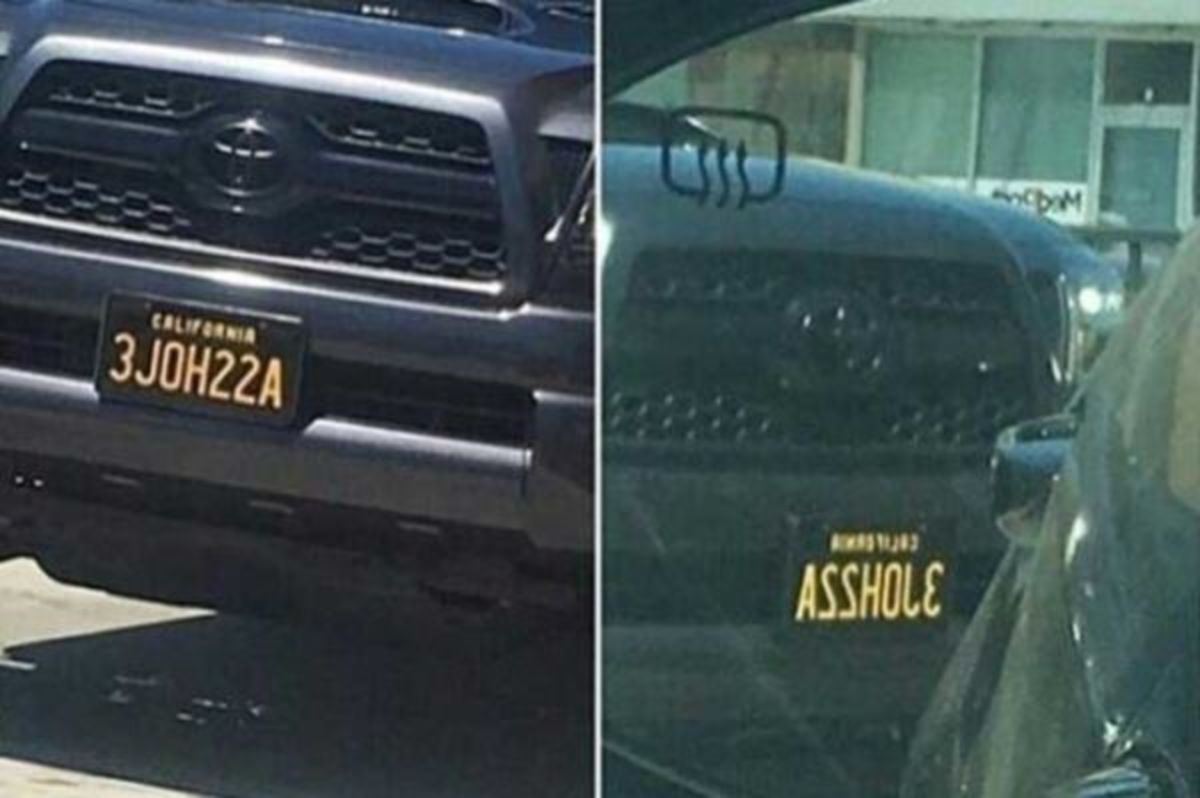 Side-by-side photos of the license plate when viewed head on versus when viewed through a mirror that flips the letters revealing the secret message, Photo credit: Boing Boing