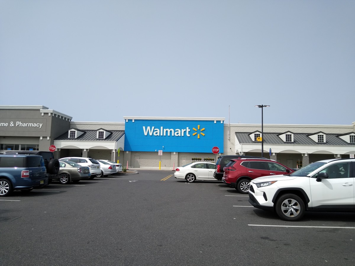 The exterior of a Walmart from the parking lot, Photo Credit: Wikimedia