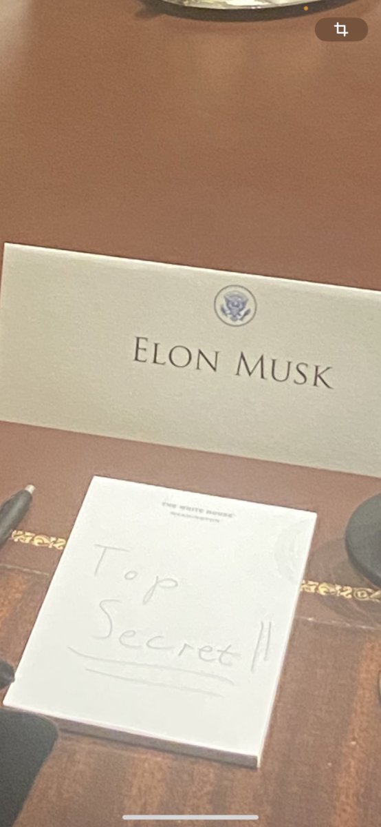 "top secret" written on Elon Musk's notepad during Trump cabinet meeting, Photo Credit: LilHumanBigImpact/X