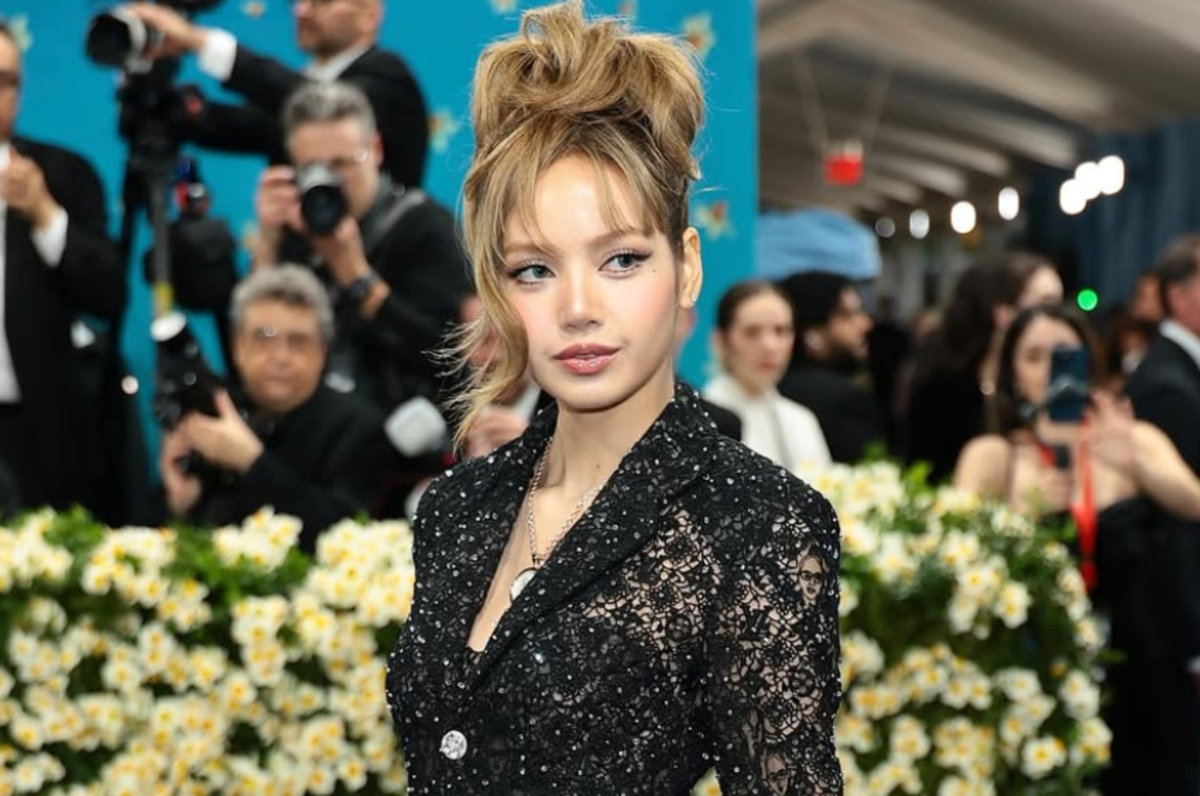 Pop Star Sparks Outrage After People Spot 'Disrespectful' Detail On Her