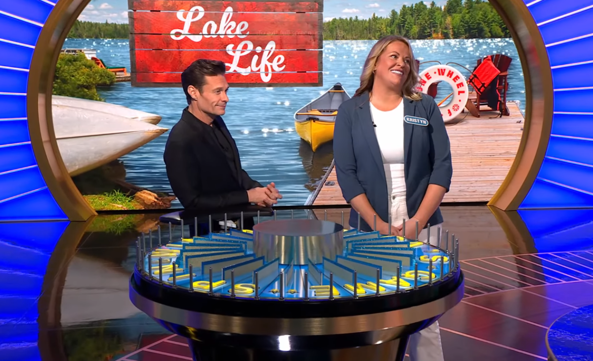 Show host Ryan Seacrest and contestant Kristyn Hobbs in a 'Wheel of Fortune' episode, Photo Credit: Wheel Of Fortune/Youtube