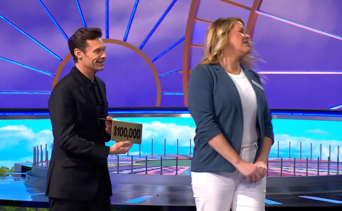 Show host Ryan Seacrest and contestant Kristyn Hobbs in a 'Wheel of Fortune' episode, Photo Credit: Wheel Of Fortune/Youtube