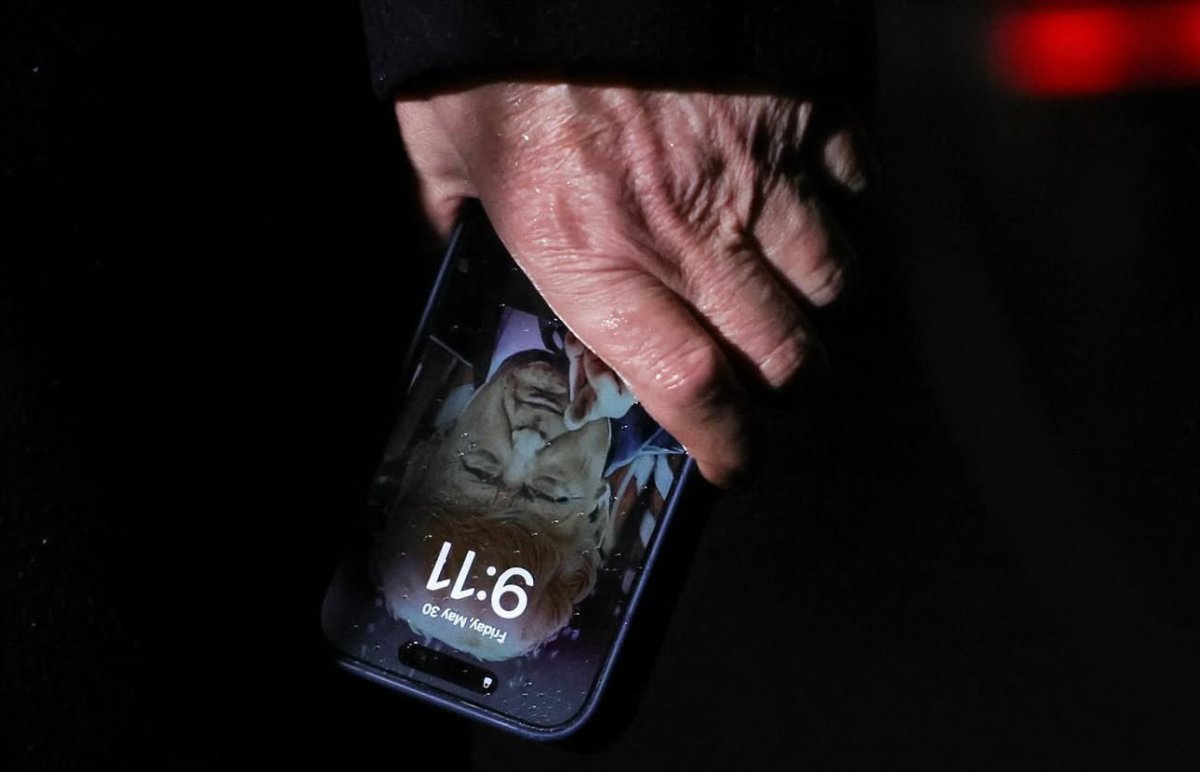 A closeup photo of President Trump’s Lock Screen on his iPhone, Photo Credit: Suburban Black Man/X