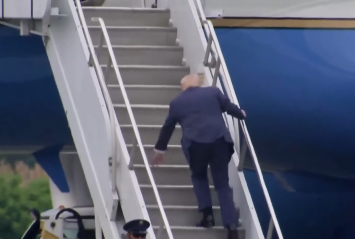 President Donald Trump stumbles while going up stairs to Air Force One, Photo Credit: The Economic Times/Youtube