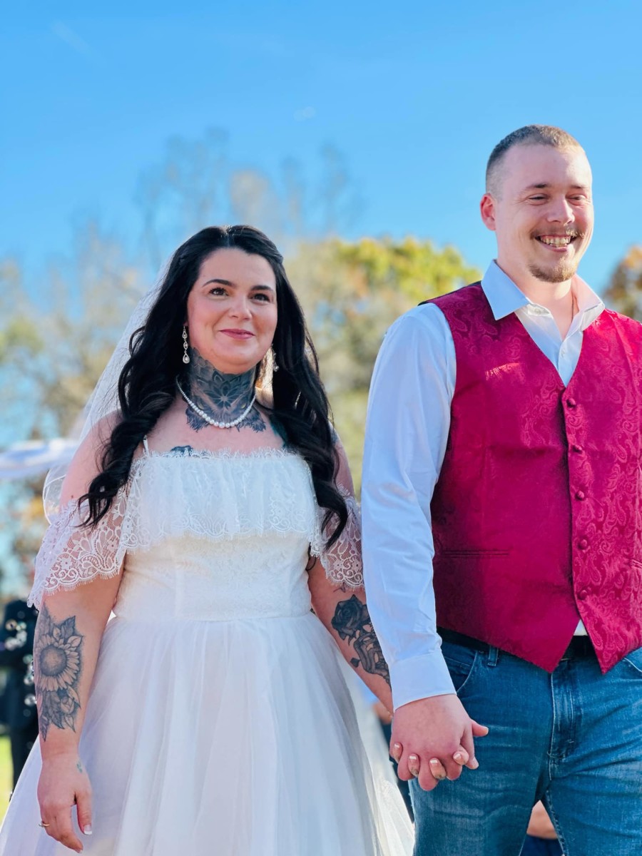 Amanda and Kyle Foster on their wedding day, Photo Credit: Amanda Foster/Facebook