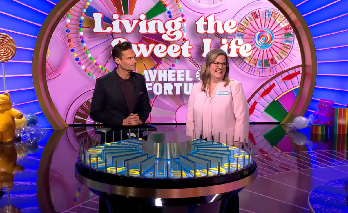 Show host Ryan Seacrest and contestant Delinda Rood in a 'Wheel of Fortune' episode, Photo Credit: Wheel of Fortune/Youtube