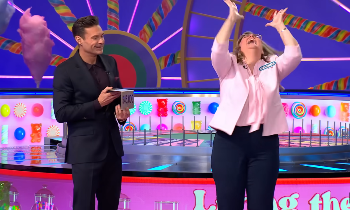 Show host Ryan Seacrest and contestant Delinda Rood in a 'Wheel of Fortune' episode, Photo Credit: Wheel of Fortune/Youtube