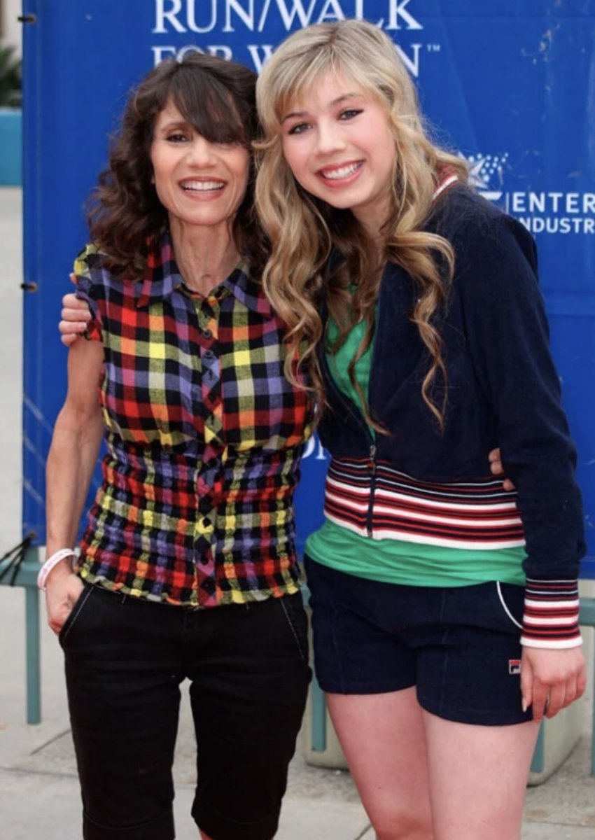 Jennette McCurdy with her mom Debra, Photo Credit: Obiscure Nick/X