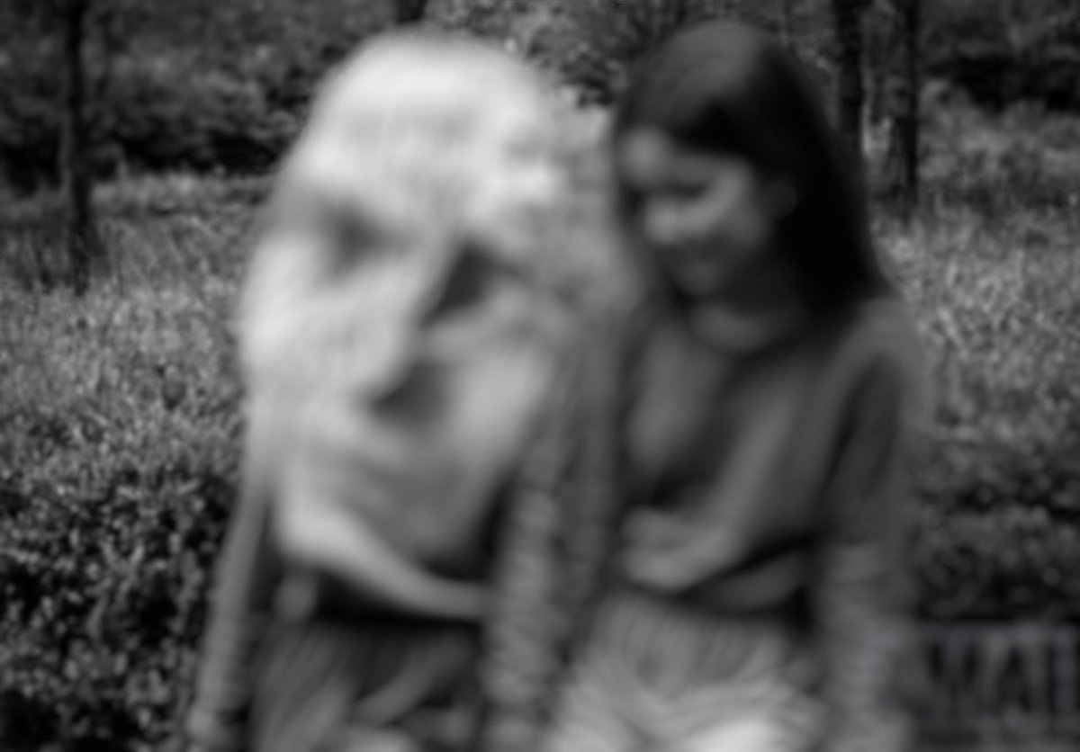 Optical illusion of two young girls reveals the woman's face when the image is blurred, Photo Credit: Will/X