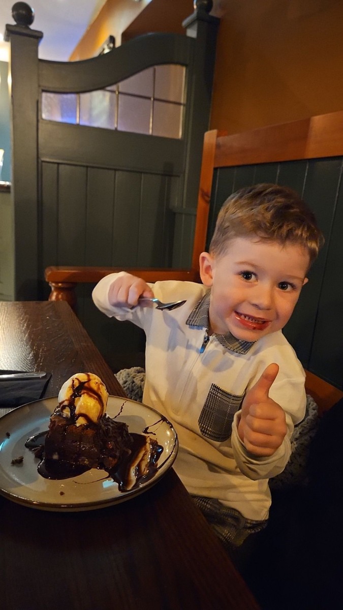 Jaxon Knowles eating dessert in a table, Photo Credit: Sammy Knowles/Facebook