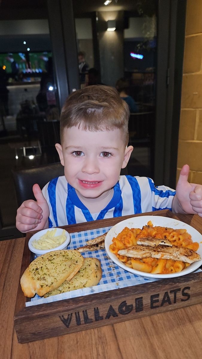 Jaxon Knowles eating food at a restaurant on Valentines Day, Photo Credit: Sammy Knowles/Facebook