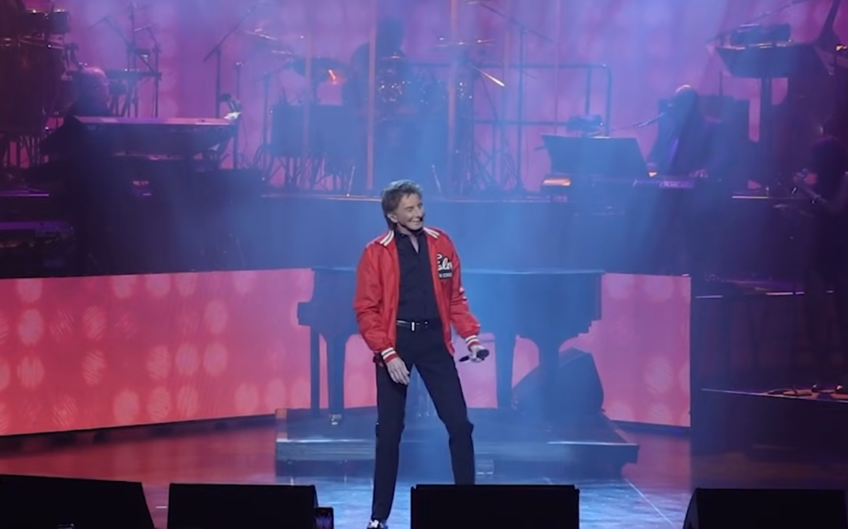 Barry Manilow performing on stage, Photo Credit: Access Hollywood/Youtube