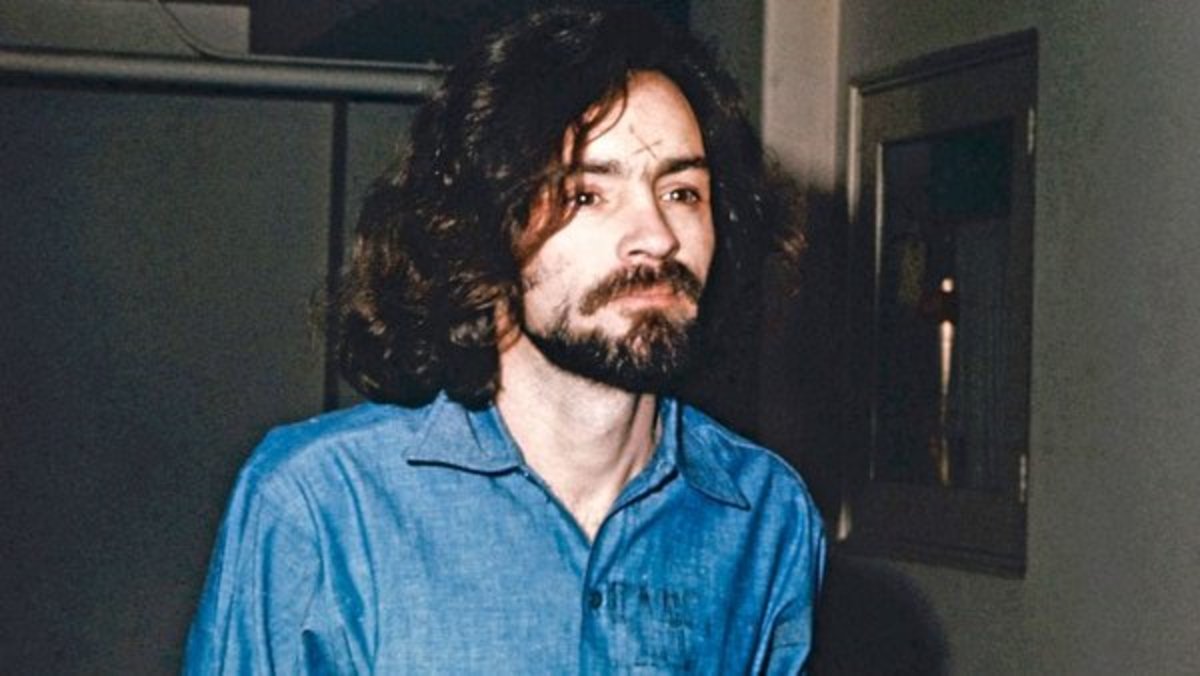 Charles Manson appears in court at the start of his trial in 1970, Photo Credit: Cablevisiontv Chile/X