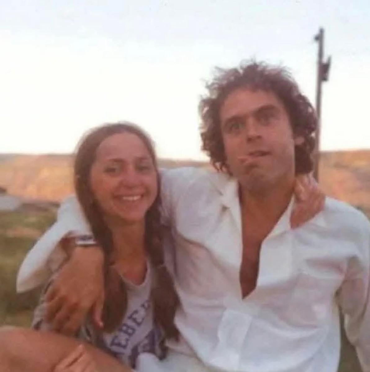 Ted Bundy photographed with his then-girlfriend, Elizabeth Kloepfer, in Utah in 1975, Photo Credit: Archaeo - Histories/X