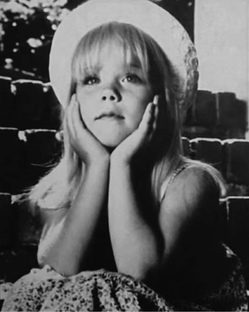 Young Christina Applegate at 5 years old, Photo Credit: lostcanyonsla/Instagram