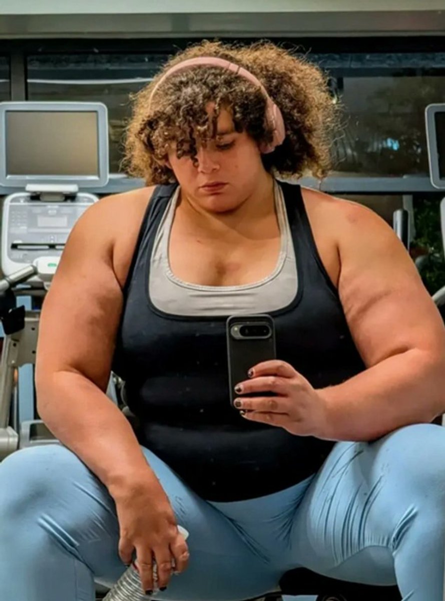 A mirror selfie of Jammie Booker taken inside a gym, Photo Credit: Onedio/X