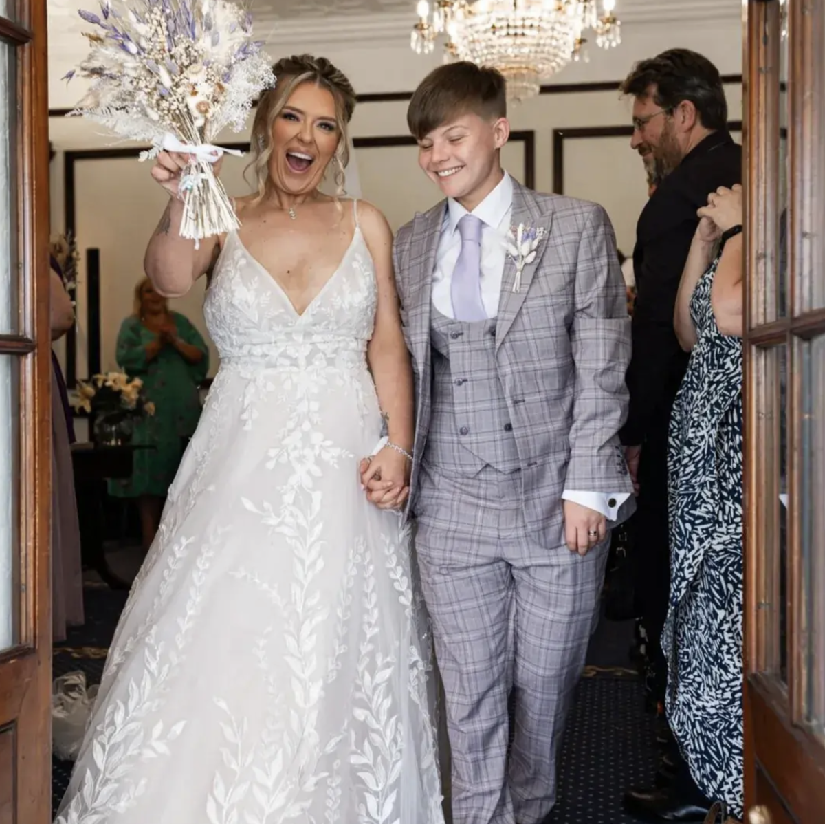 Hannah and Lauren Kaye on their wedding day, Photo Credit: thekayefam_/Instagram