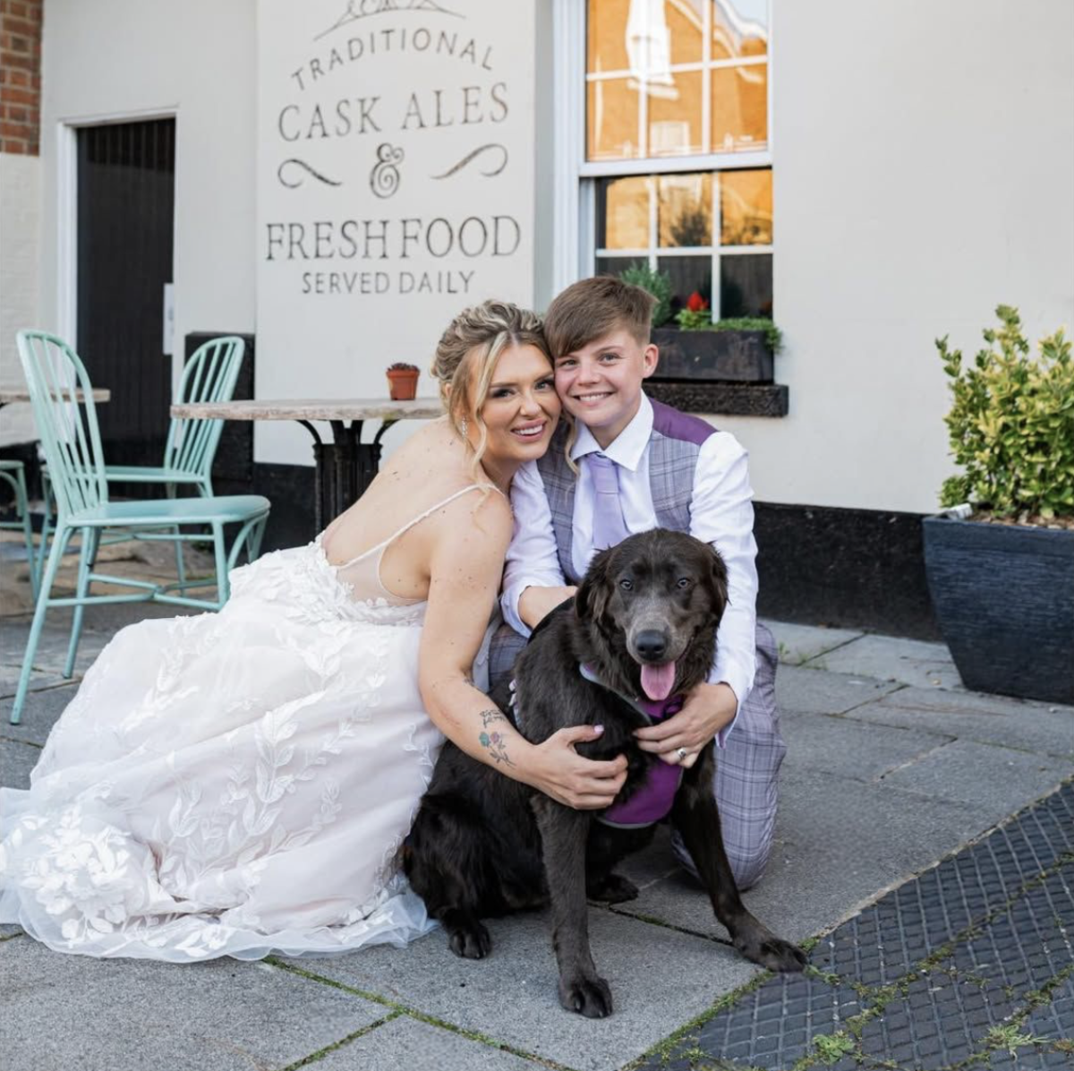 Hannah and Lauren Kaye together with their dog on their wedding day, Photo Credit: thekayefam_/Instagram