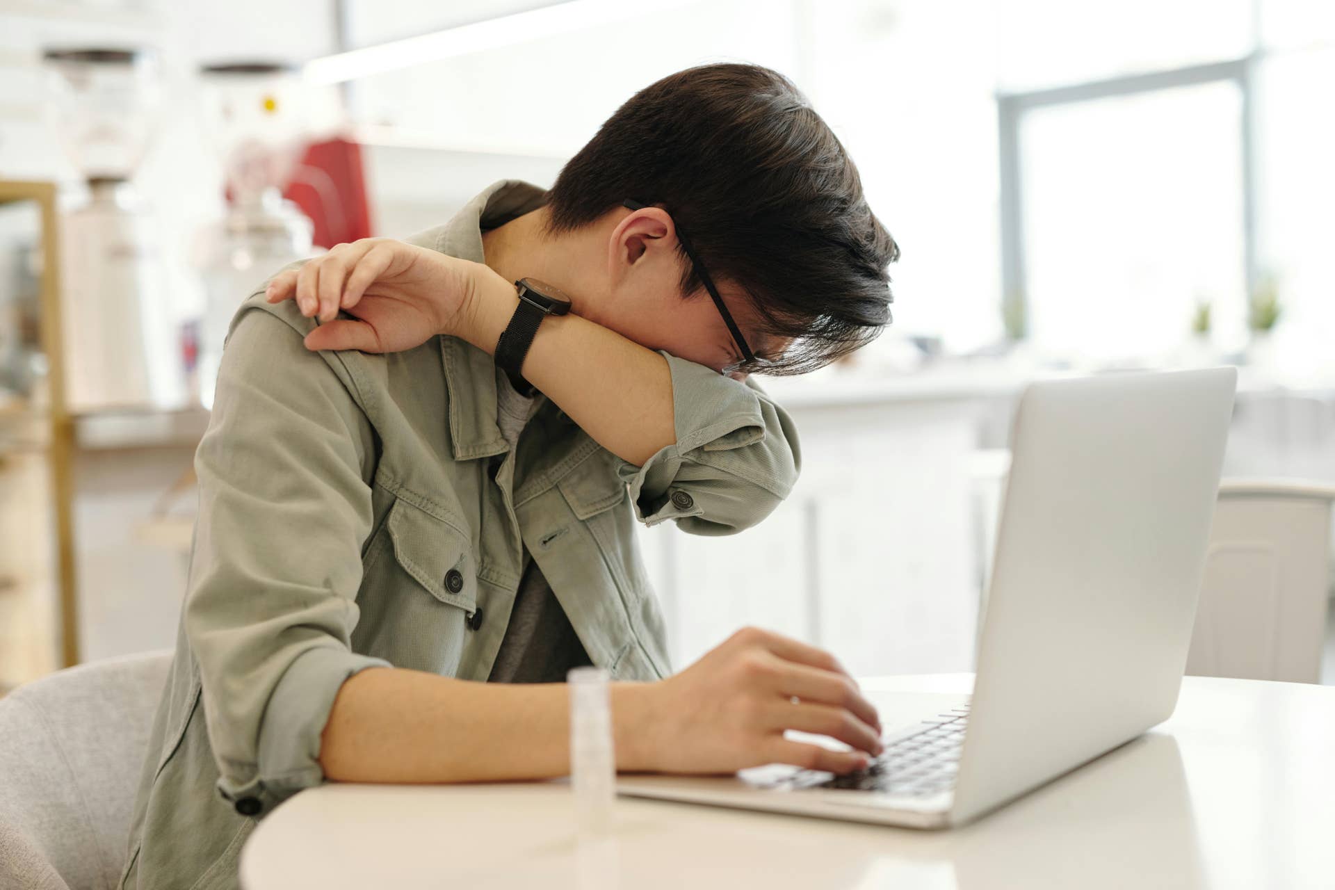 A sick man covering his mouth while coughing, Photo Credit: Pexels